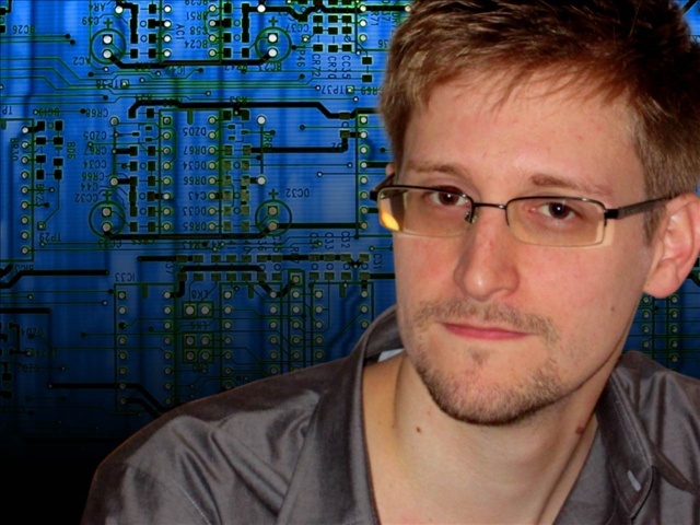 edward_snowden_mgn_online